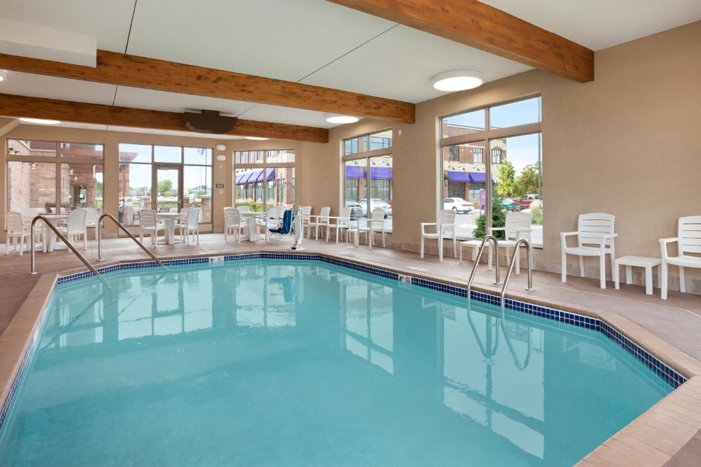 Country Inn & Suites by Radisson, Roseville, MN